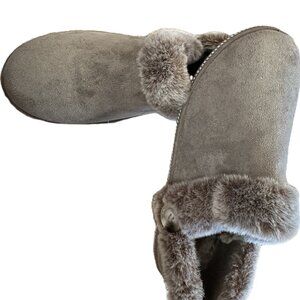 Skechers Beige Slippers with light-brown Faux Fur - size 9